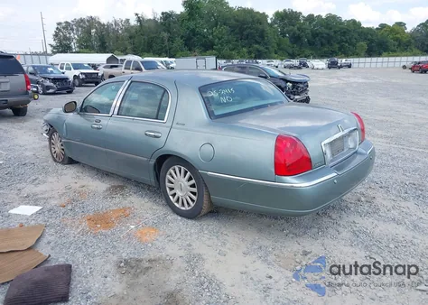 2004 Lincoln Town Car Signature from USA, damaged, VIN 1LNHM81W74Y649385
